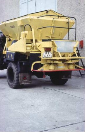 Streuaufsatz D 035 auf LKW W 50 LA/Z