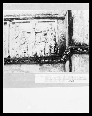 Relief: Kreuzigung Christi