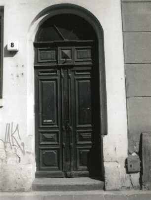 Dresden-Pieschen, Rehefelder Straße 8. Wohnhaus mit Laden (um 1890). Hauseingang