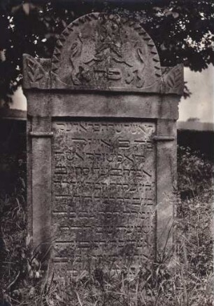 bei Landau, Judenfriedhof. Grabstein