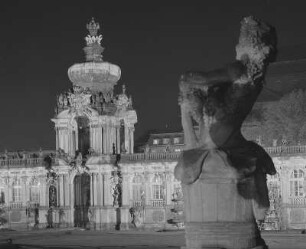 Dresden. Zwinger, Blick zum Kronentor, Hofseite