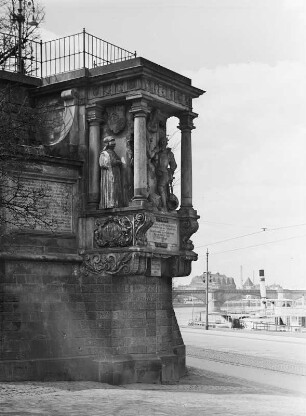 Dresden, Moritzmonument : Dresden-Altstadt. Moritzmonument an der Außenmauer der Jungfernbastei