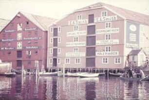 Reisefotos Norwegen. Trondheim. Gebäude am Hafenbecken