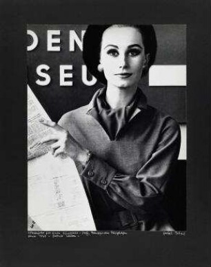Werbefoto für einen Kunstfaser-Stoff, Frankfurter Flughafen etwa 1965 - Bettina Lauer -