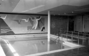 Höchenschwand: Schwimmbad; Becken und Wandplastik