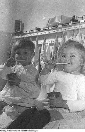 Dresden, Weißer Hirsch. Kinderkrippen Meuslitzer Straße und Collenbuschstraße, Oktober 1952