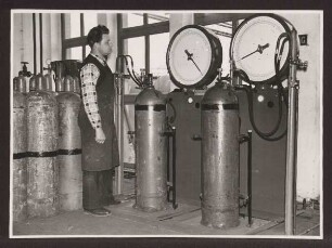 Westf. Propangas GmbH Innenaufnahme der Abfüllstation. Detmold. Wittekindstraße. Papierabzug
