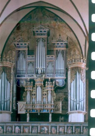 Orgel von Hans Scherer d. Ä. (1580, Umbau 1939/1940; Furtwängler & Hammer, Rückpositiv neu). Stendal, Stadtkirche St. Marien