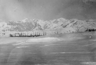 Panorama einer Gebirgslandschaft : Panorama einer schneebedeckten Gebirgslandschaft im Tian Shan Hochgebirge