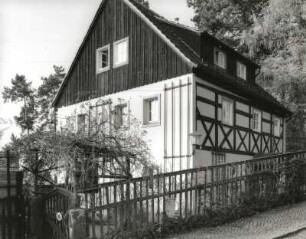 Dresden-Wachwitz, Am Steinberg 16. Wohnhaus (1701/1800)