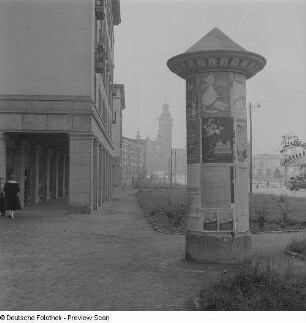 Neubauten der Windmühlenstraße, im Hintergrund das Neue Rathaus