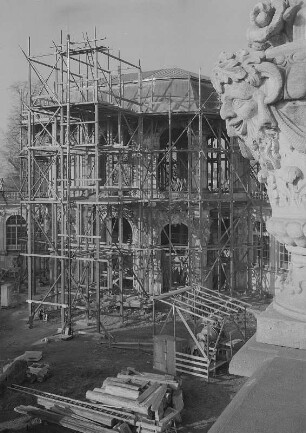 Dresden. Zwinger, Wiederaufbau, eingerüsteter Wallpavillon