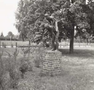 Bockspringende Jungen