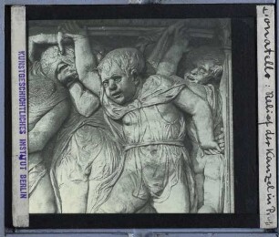 Prato, Dom, Außenkanzel : Außenkanzel, Relief (Ausschnitt), Tanzende Engel