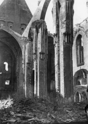 Zerstörter Innenbereich der Matthäikirche