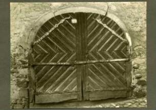 Bärengasse 29. Kellertür mit Beschlägen