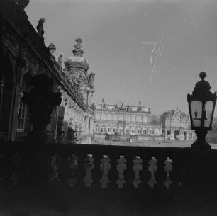 Dresden. Zwinger, Blick vom Zoologischen Pavillon zum Mathematisch-Physikalischen Salon und zum Wallpavillon