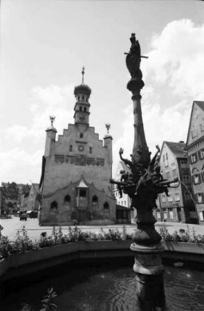 Kempten: Rathaus, mit Brunnen