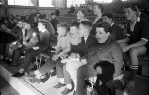 Endspiele um die Hallenhandball-Meisterschaften der Volks- und Mittelschulen in der Schwarzwaldhalle.