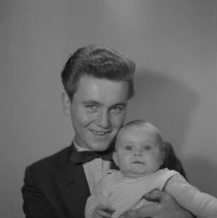 Porträt von Vater mit Baby