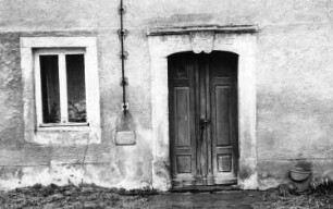 Tharandt-Grillenburg. Ehemalige Mühle, Haustür