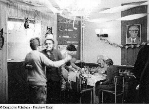 Fasching im "Rentnertreff" der "Vokssolidarität"