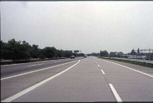 Ausfahrt aus Nebenfahrbahn West (Frankfurt Richtung Heidelberg) zu Hauptfahrbahn West (Frankfurt Richtung Heidelberg)
