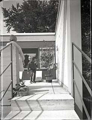 Groethuysen, Herbert; München - Neuhausen, Rondell Neu Wittelsbach 1a; Eigenes Wohnhaus H. Groethuysen an Stelle der elterl. Villa - Außenansicht Terrasse