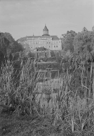 Wiesenburg/Mark. Schloss Wiesenburg, vom Schloßpark aus