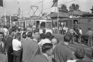 Entgleisung eines Großraumwagens der Albtalbahn am Ettlinger Tor.
