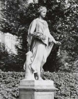 Flora-Statue