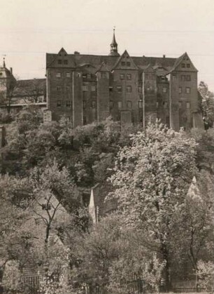 Nossen. Schloß. Südflügel vom Abhang des Rodigtberges