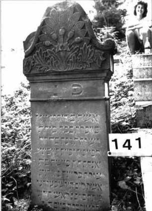 Grabstein 141 (Index: 99897247) Maße HxBxT: 110x37x23 cm: Grabstein 141