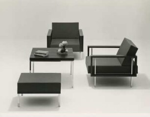Sessel "Mod. 230 / 45" und Hocker "Mod. 231" und Tisch "Mod. 360 / 01" der Lübke und Rolf Möbelfabrik