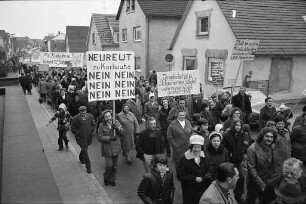 Demonstration der Bürgerinnen und Bürger von Neureut gegen die Eingemeindung von Neureut nach Karlsruhe