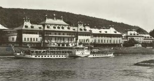 Ansicht von Schloss Pillnitz über die Elbe mit Personen-Seitenraddampfer "Dresden" (1926, Werft Laubegast)