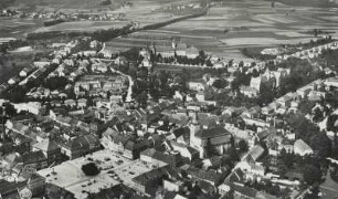 Bischofswerda. Markt und nordöstlicher Stadtteil gegen Geißmannsdorf und Pickau. Luftbild-Schrägaufnahme von Südsüdwest