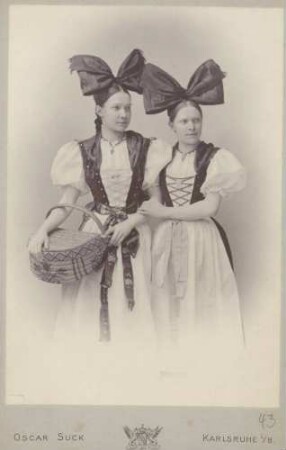 Fräuleins von Göler in badischer Tracht