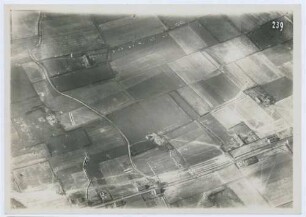 Foto von Gebäuden und Stellungen östlich von Ypern (Luftbild)