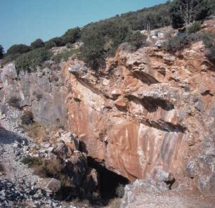 Paros. Latomeion, Eingang zu einem antiken Marmorsteinbruch bei Marathion. K1