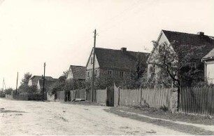Dorfstraße in Luppa : Wjesna dróha we Łupoji