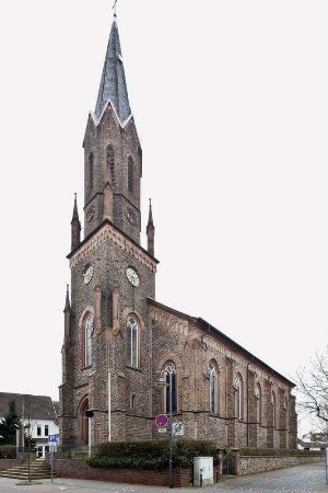 Ev. Pfarrkirche und Ehrenmal; Friedrichsdorf, Alt Seulberg 27