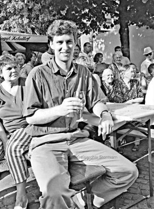Weinfest: Live- Musik der Oberspießheimer Musikanten und der Wahl der Ahrensburger Weinkönigin: Besucher Helge Peters
