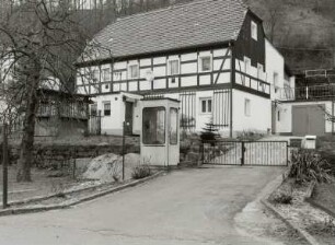 Pirna-Posta. Wohnhaus, Oberposta 36 : Pirna-Posta (Kreis Sächsische Schweiz). Wohnhaus, Oberposta 36. Straßenansicht