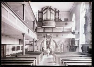 Evangelische Stadtkirche innen nach Osten