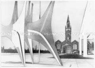 Verfremdete Aufnahme der Skulptur Tête et Queue von Alexander Calder, im Hintergund neue Nationalgalerie und Matthäikirche (Altersgruppe 14-17)