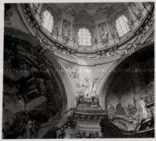 Prag, St.-Niklas-Kirche, Inneres, Blick in die Kuppel