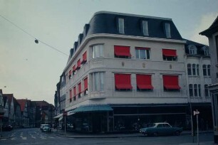 Lange Straße Ecke Krumme Straße, Detmold, Modehaus Wiese; farbig