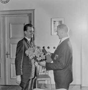 Bautzen. 60. Geburtstag des Vorsitzenden der Domowina Kurt Krjenc (deutscher Name Kurt Krenz, 1907-1978)