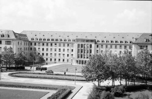 Freiburg: Frauenklinik, Außenansicht von der Chirurgischen Klinik